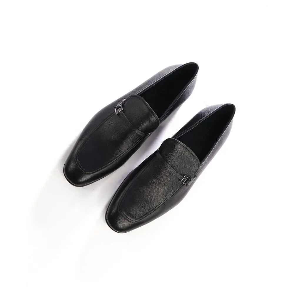 $950 FERRAGAMO - Black 